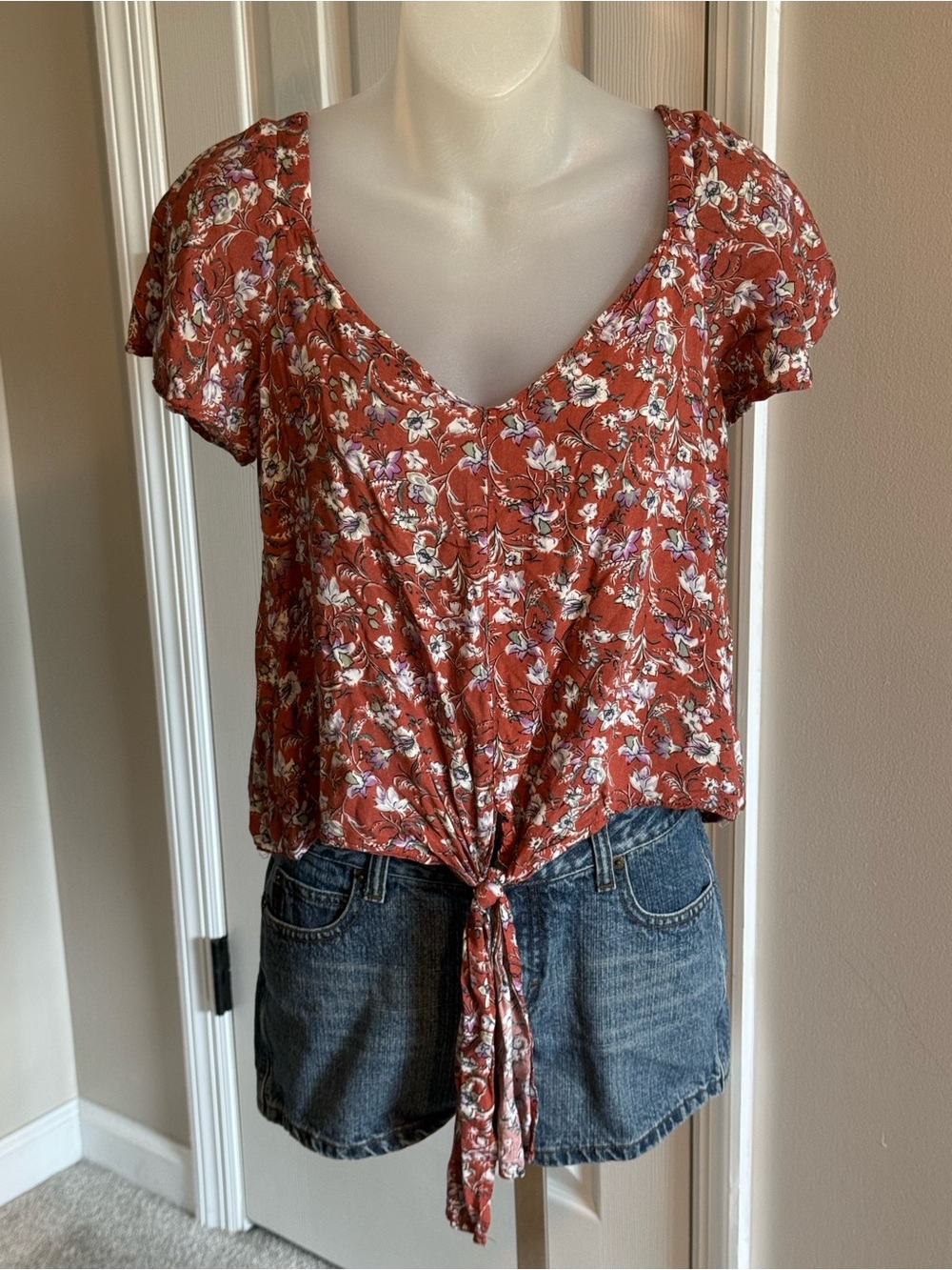 Women's Rust Floral Tie-Front Blouse